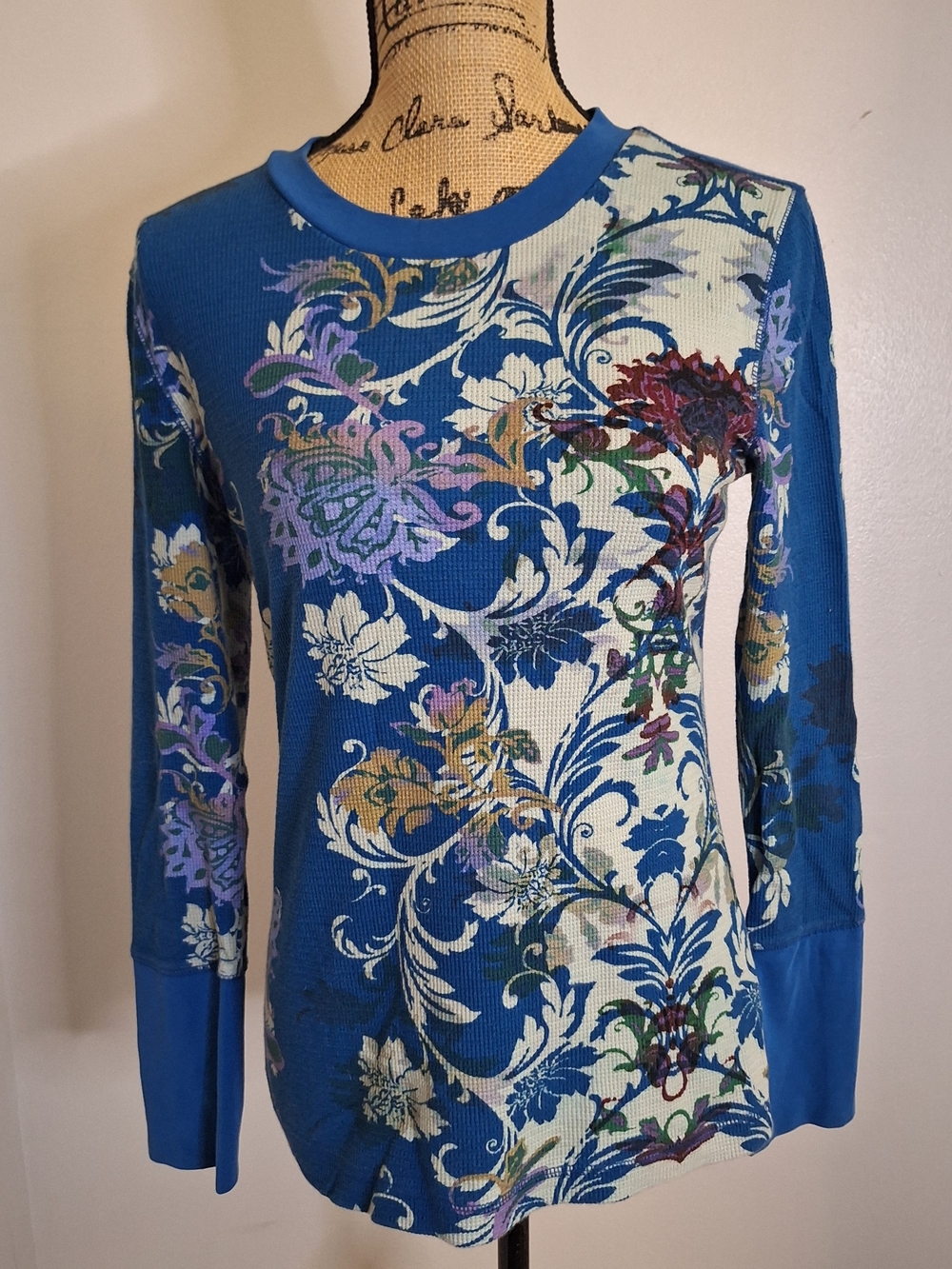 Sundance Blue Floral Long-Sleeve Thermal Top Size Medium